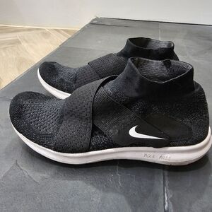 Nike Womens Free RN Motion Flyknit - (worn once)- Size 8